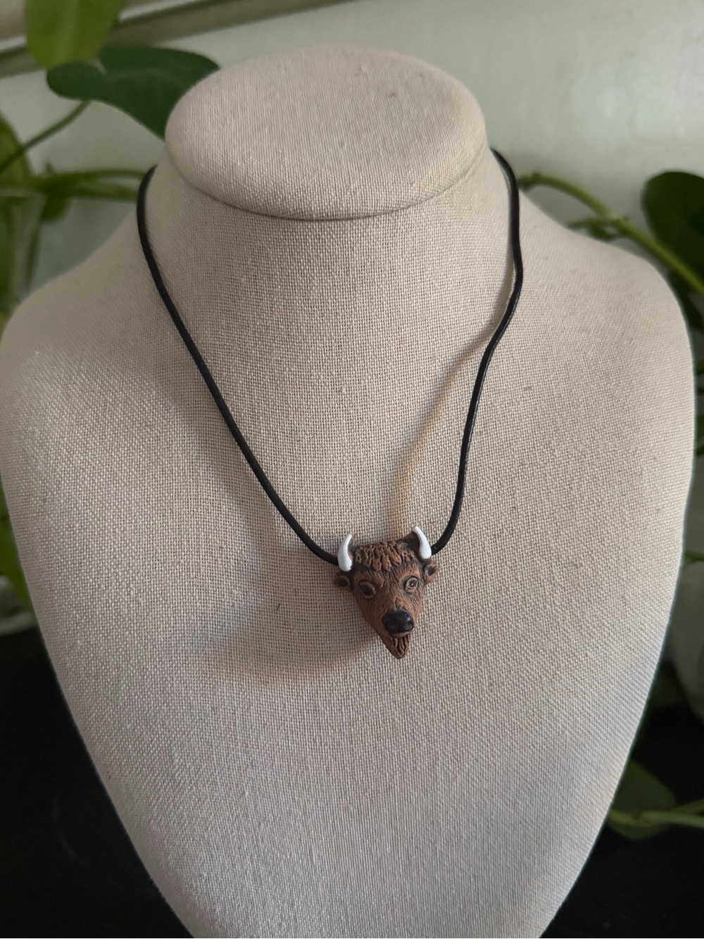 Vintage Carved Brown Buffalo Head Pendant Leather Cord Necklace